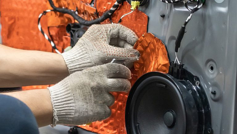 Wie man selbstklebenden, wasserdichten, schalldichten Gummischaum für Autos verwendet